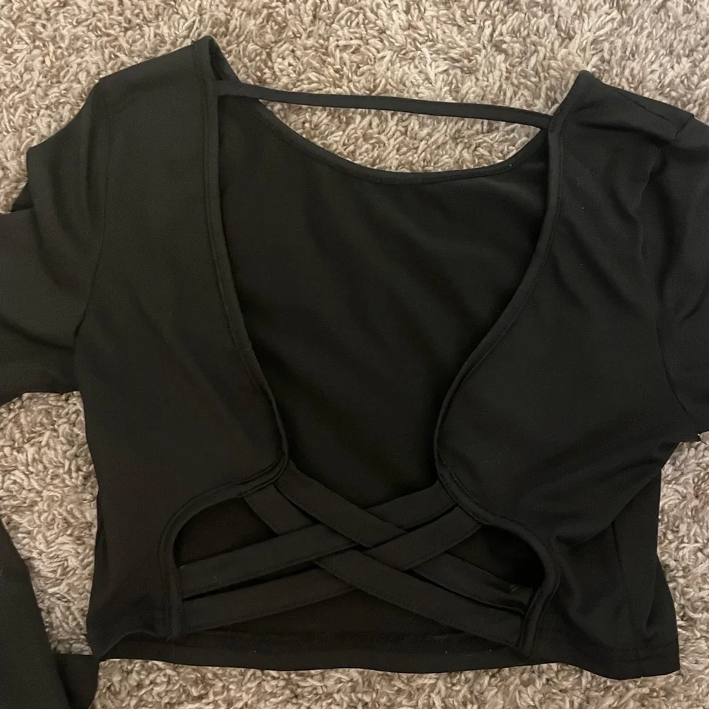 BLACK ACTIVE TOP - Picture 2 of 2